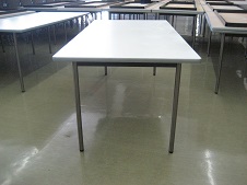 オカムラ　会議用テーブル